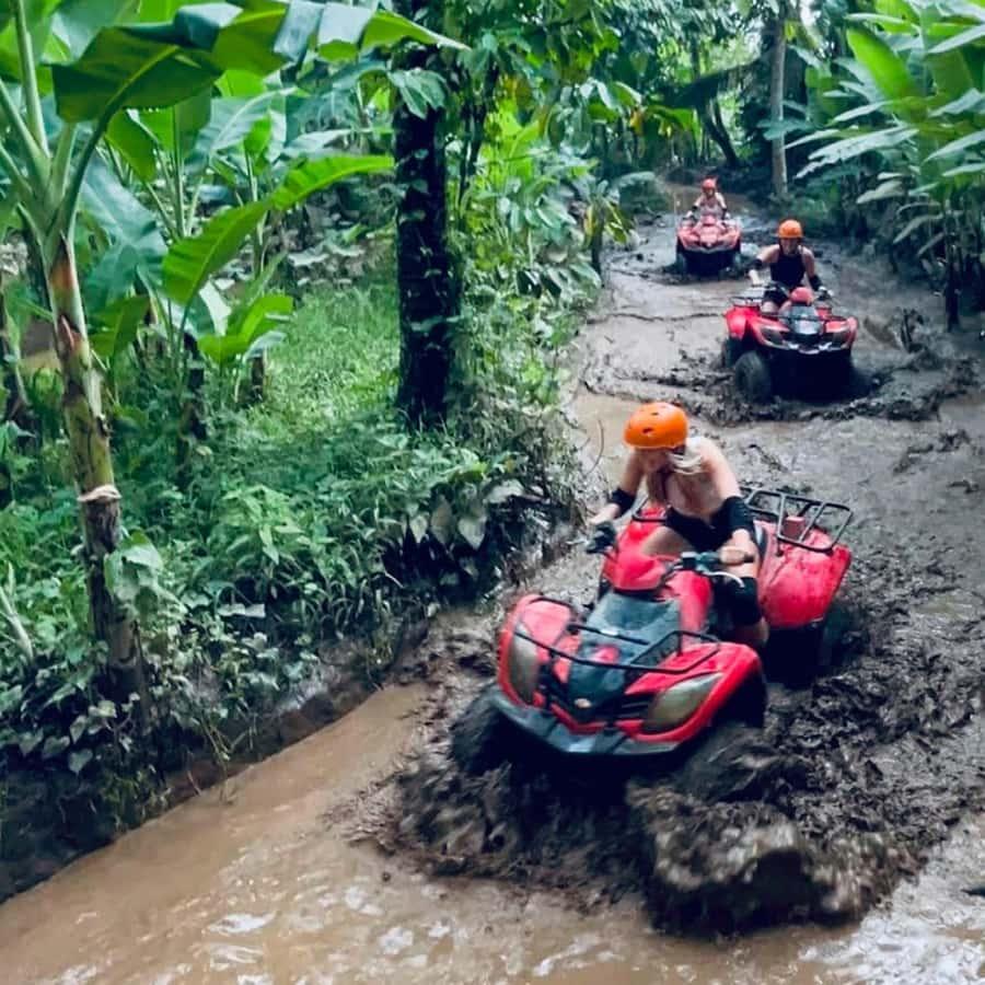 Rasakan petualangan seru mengendarai ATV melewati jalur pedesaan, air terjun, persawahan, sungai, terowongan, dan kubangan lumpur. Beragam jalur yang menantang akan membuat pengalaman liburan Anda semakin seru dan tak terlupakan.