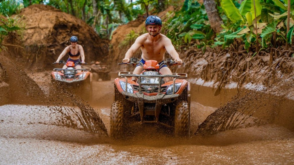 Rasakan petualangan seru mengendarai ATV melewati jalur pedesaan, air terjun, persawahan, sungai, terowongan, dan kubangan lumpur. Beragam jalur yang menantang akan membuat pengalaman liburan Anda semakin seru dan tak terlupakan.