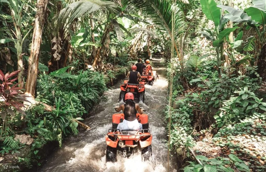 Rasakan petualangan seru mengendarai ATV melewati jalur pedesaan, air terjun, persawahan, sungai, terowongan, dan kubangan lumpur. Beragam jalur yang menantang akan membuat pengalaman liburan Anda semakin seru dan tak terlupakan.