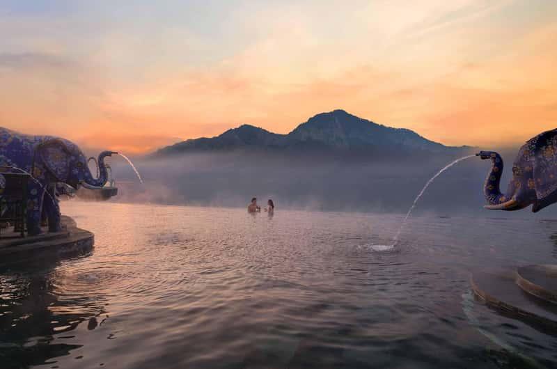Nikmati pengalaman berendam di kolam air panas alami yang bersumber dari aktivitas vulkanis Gunung Batur. Tempat yang tepat untuk bersantai sambil menikmati panorama Danau Batur dan pegunungan Kintamani.