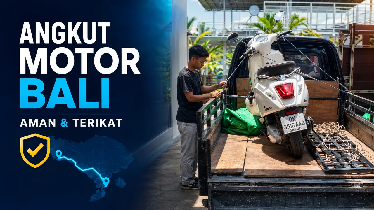 Pekerja mengikat motor pada pickup untuk jasa angkut motor Bali